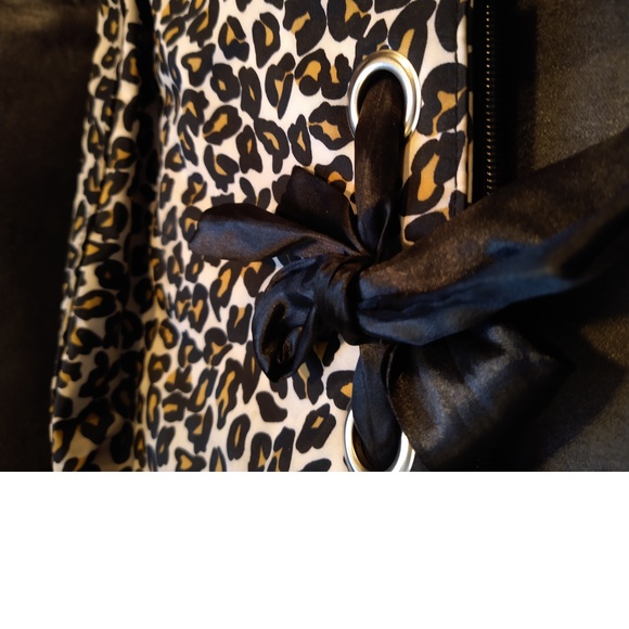 LEOPARD PRINT HANDBAG - WITH BLACK ACCENTS - Picture 5 of 7